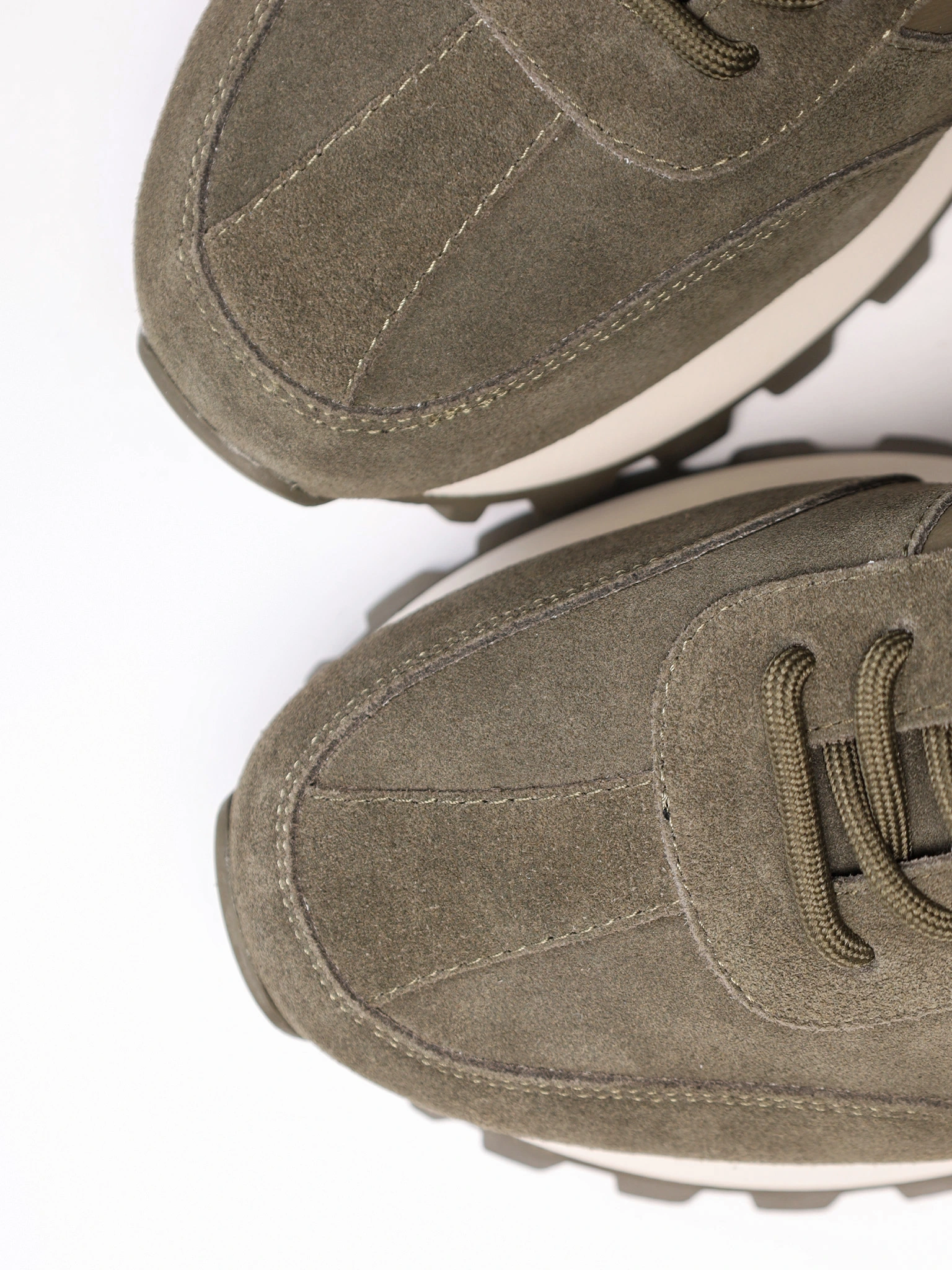 Кроссовки комбинированные зеленого цвета на рельефной подошве